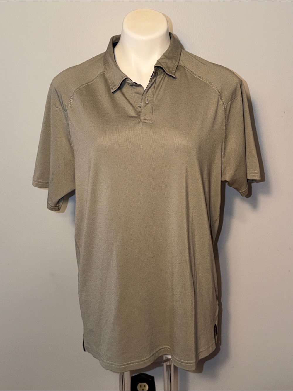 Rhône men’s Short sleeve olive green Delta Pique polo shirt. Large.